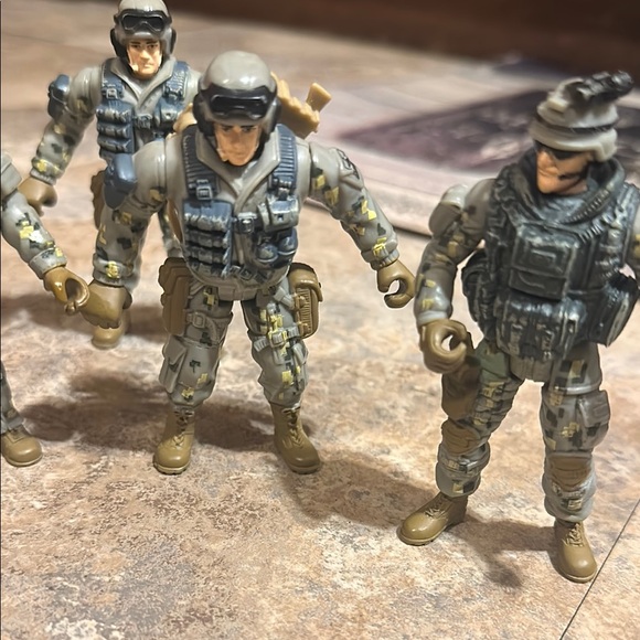 Action Figure Set - Multicolor - Picture 6 of 6